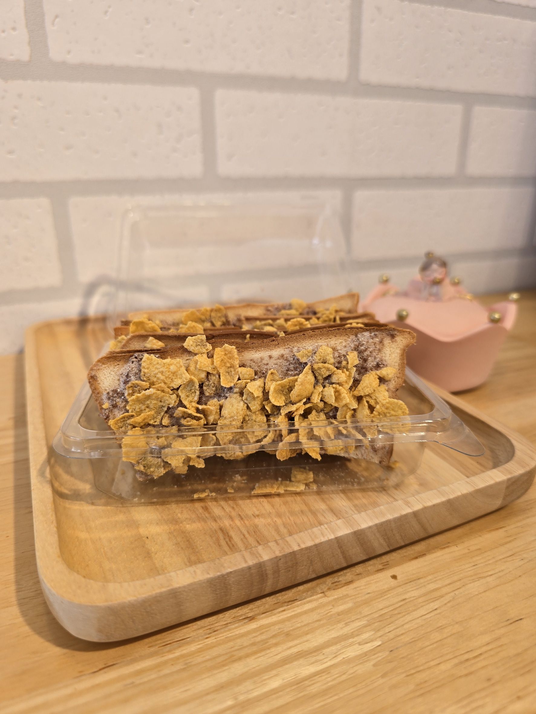 ขนมปังกรอบรสช็อกโกแลตคอนเฟลก: หอม หวาน กรอบ อร่อยเข้มข้น
